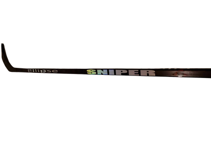 Crosse de hockey senior Ellipse Sniper Red One en carbone ultra légère avec reflets rouges.