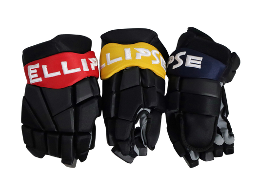 Trois gants de hockey Ellipse Sport noir avec détails rouge, jaune et bleu offrant protection et confort.